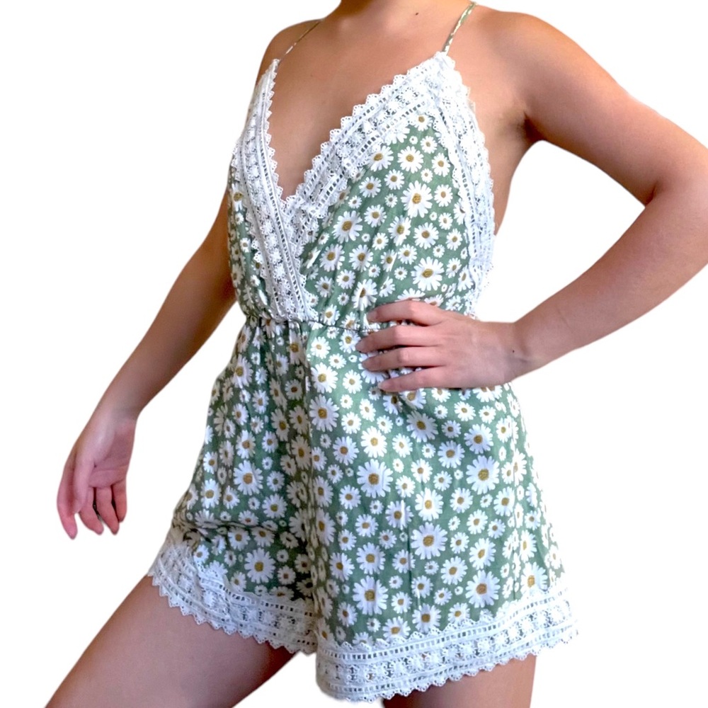 NWOT Floral lace trim 100% cotton sexy summer bohemian open back romper XS S
